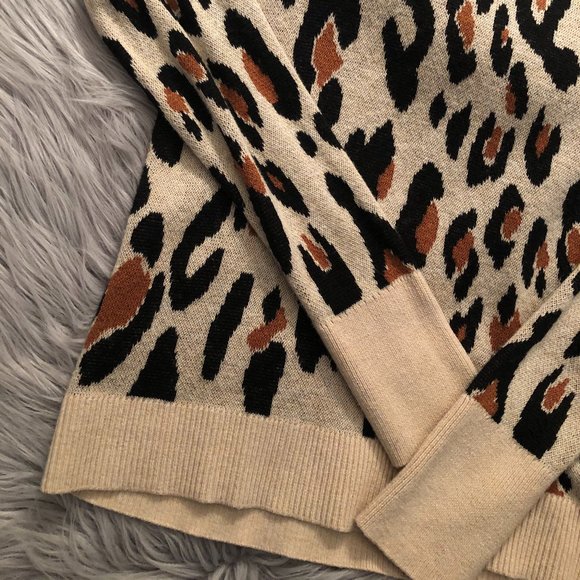 A New Day Leopard Print Fitted Crew Neck Sweater in Small - Picture 4 of 5